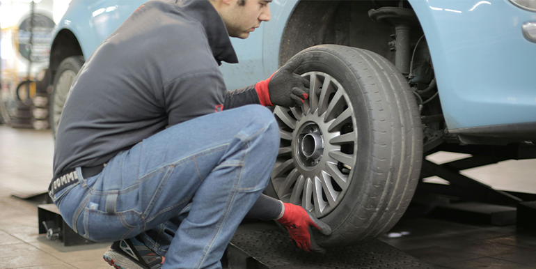 RETRUE air helper spring kit support featuring vehicle suspension inspection, tire maintenance, load leveling system checks, towing safety service, and air suspension diagnostics