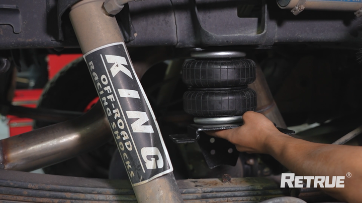 RETRUE RAS2445 5000 lbs air suspension kit installation guide for Toyota Tundra 2007–2021, showing the installation steps and fitment of the rear air helper spring kit.